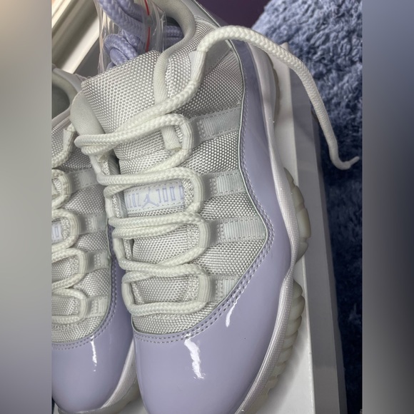 Air Jordan 11 Retro Low 'Pure Violet - Picture 7 of 12